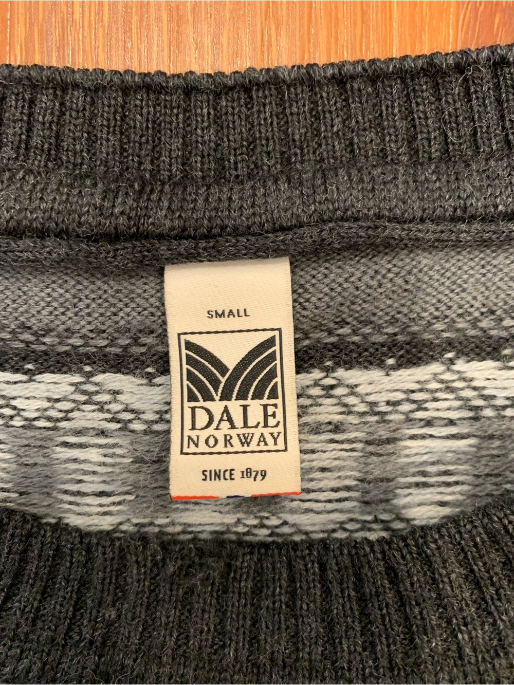DALE OF NORWAY Men's Merino Wool Sweater Size S Gray Snowflake Skiing *Flawed - Picture 3 of 12